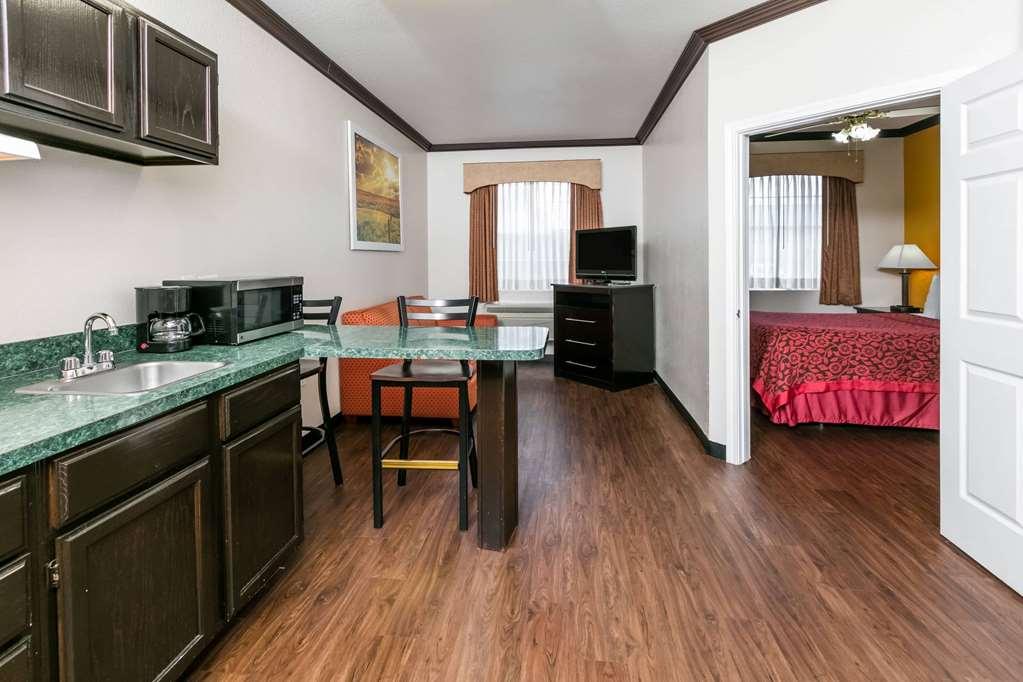 Days Inn & Suites By Wyndham Dfw Airport South-Euless Oda fotoğraf
