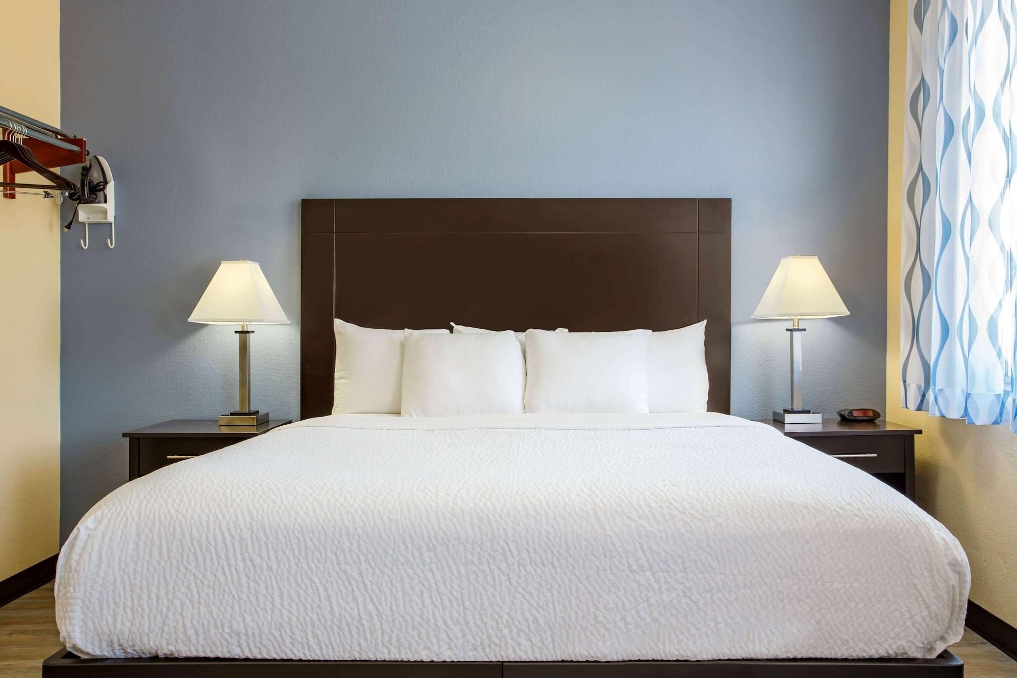Days Inn & Suites By Wyndham Dfw Airport South-Euless Dış mekan fotoğraf