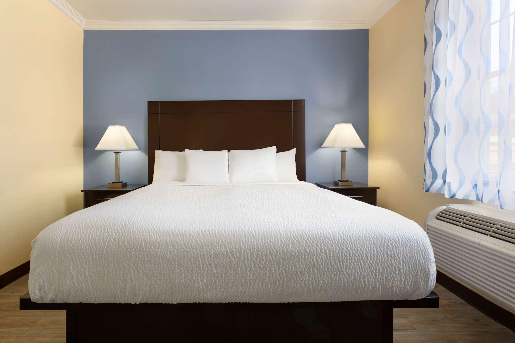 Days Inn & Suites By Wyndham Dfw Airport South-Euless Dış mekan fotoğraf