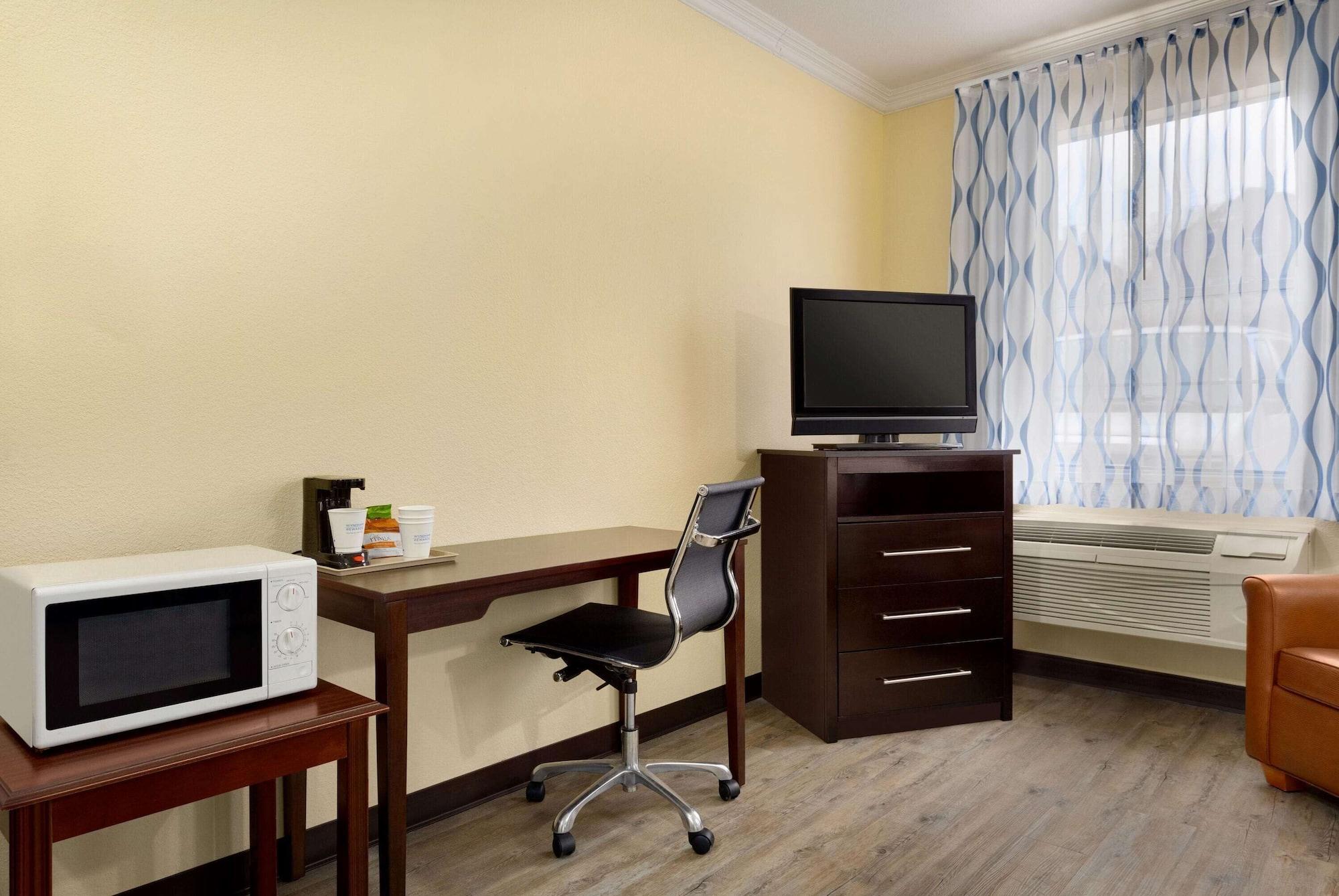 Days Inn & Suites By Wyndham Dfw Airport South-Euless Dış mekan fotoğraf