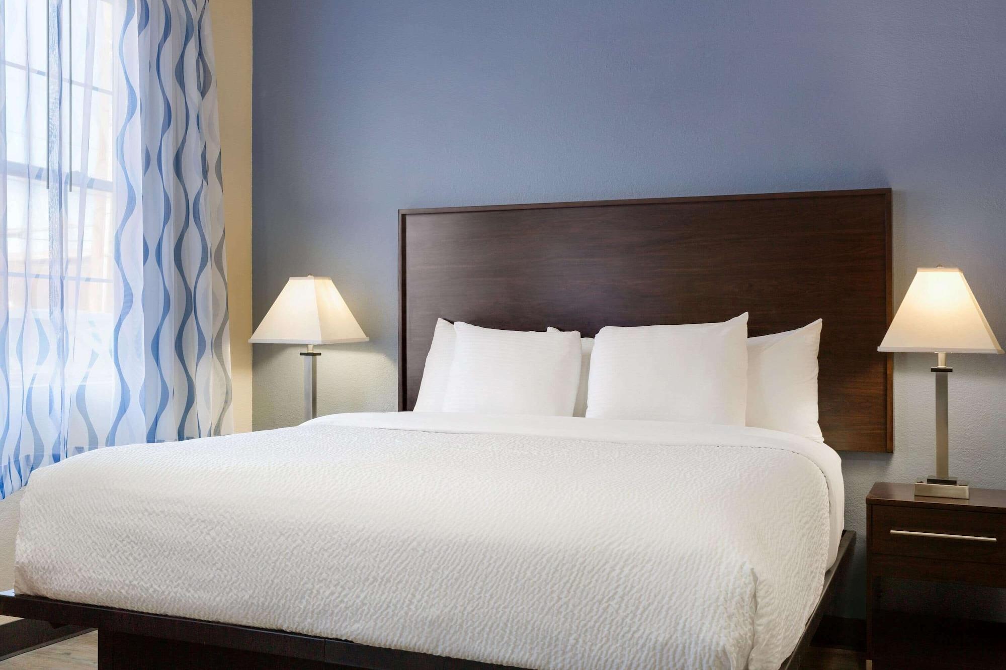 Days Inn & Suites By Wyndham Dfw Airport South-Euless Dış mekan fotoğraf