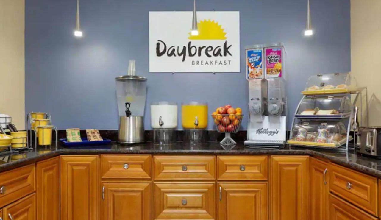 Days Inn & Suites By Wyndham Dfw Airport South-Euless Dış mekan fotoğraf