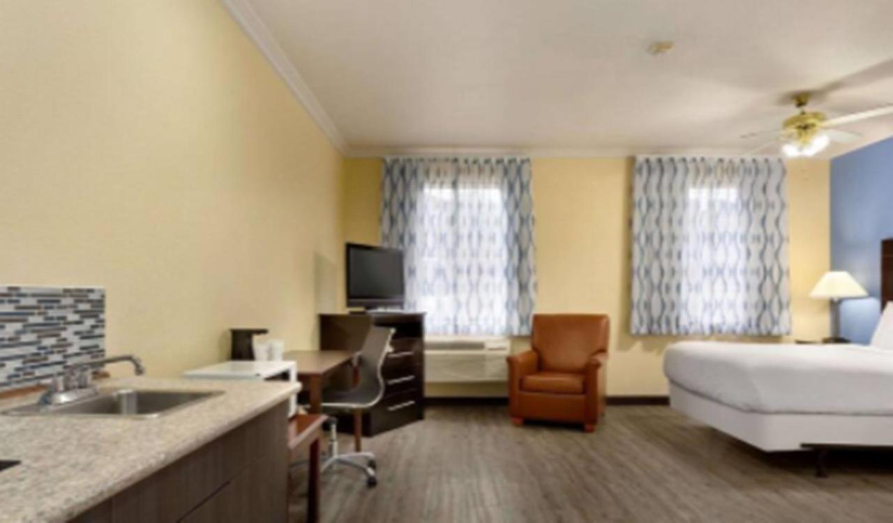 Days Inn & Suites By Wyndham Dfw Airport South-Euless Dış mekan fotoğraf