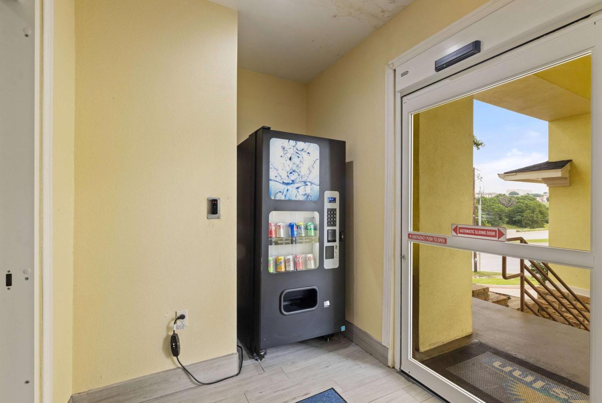 Days Inn & Suites By Wyndham Dfw Airport South-Euless Dış mekan fotoğraf