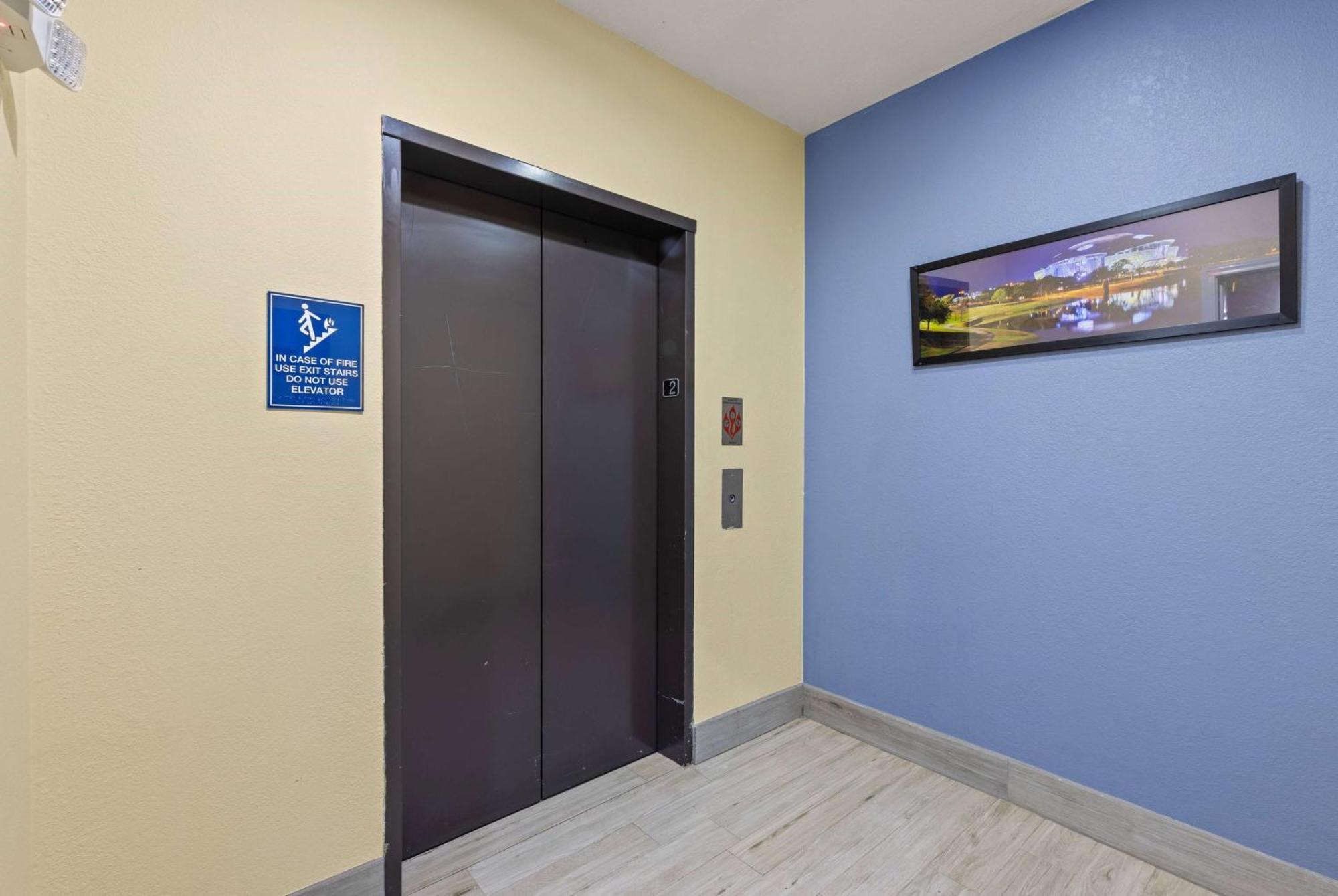 Days Inn & Suites By Wyndham Dfw Airport South-Euless Dış mekan fotoğraf