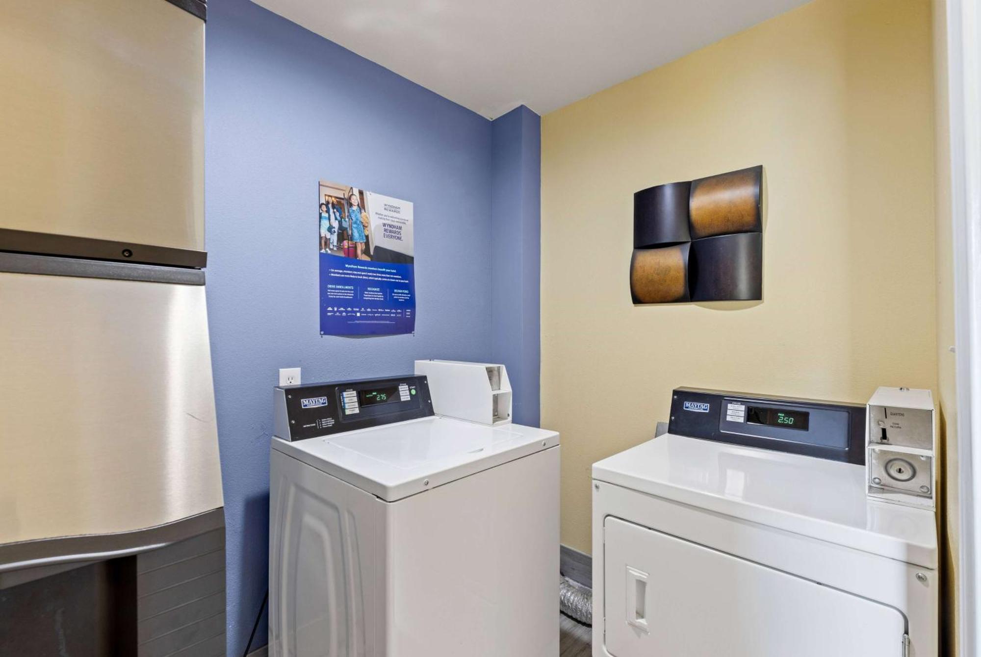 Days Inn & Suites By Wyndham Dfw Airport South-Euless Dış mekan fotoğraf