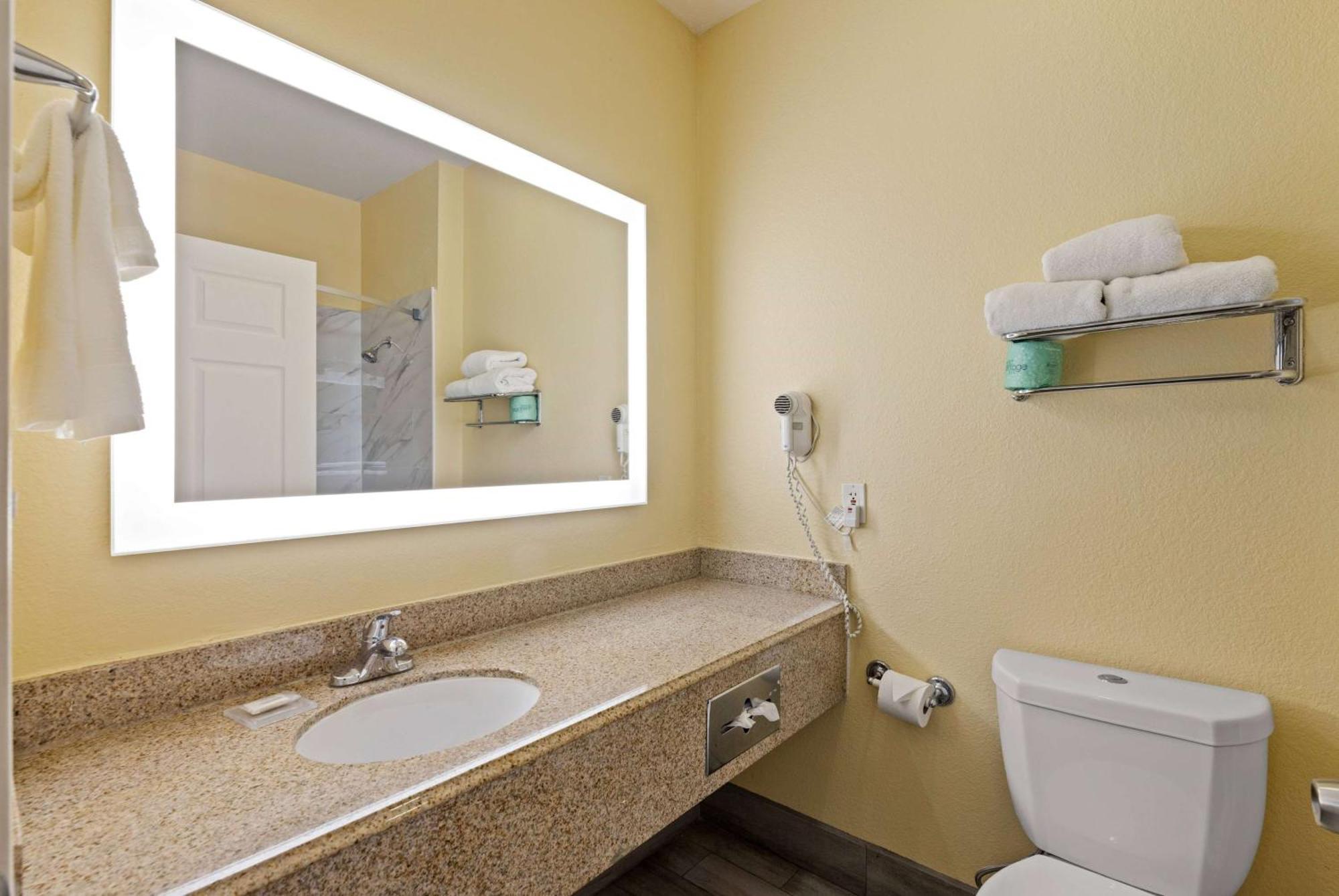 Days Inn & Suites By Wyndham Dfw Airport South-Euless Dış mekan fotoğraf