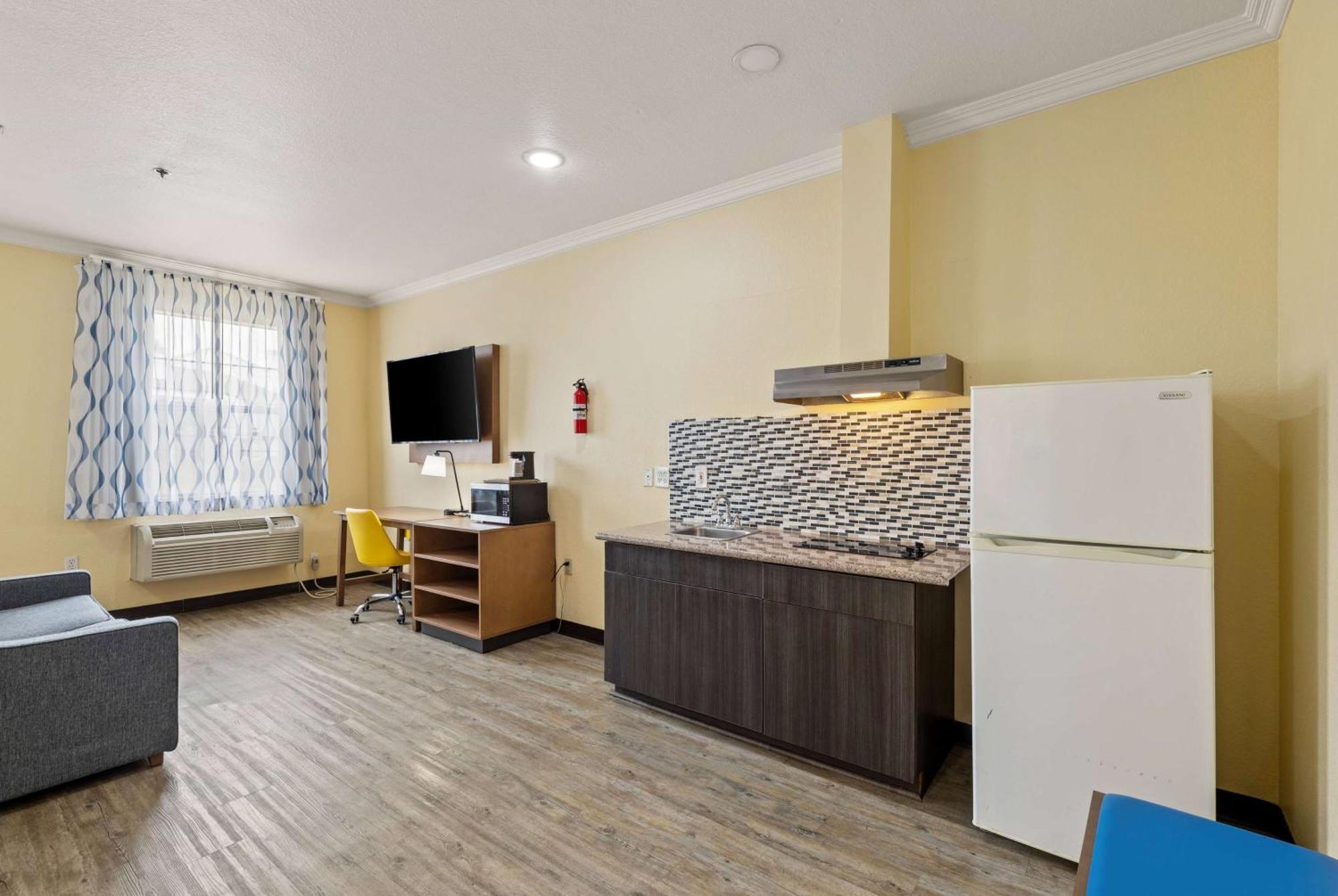 Days Inn & Suites By Wyndham Dfw Airport South-Euless Dış mekan fotoğraf