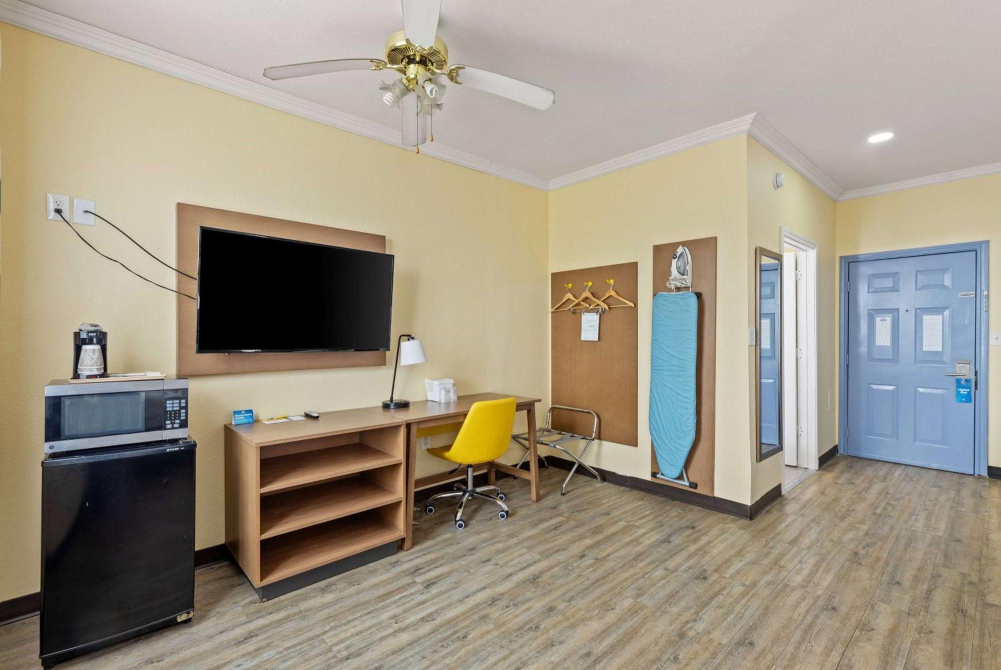 Days Inn & Suites By Wyndham Dfw Airport South-Euless Dış mekan fotoğraf