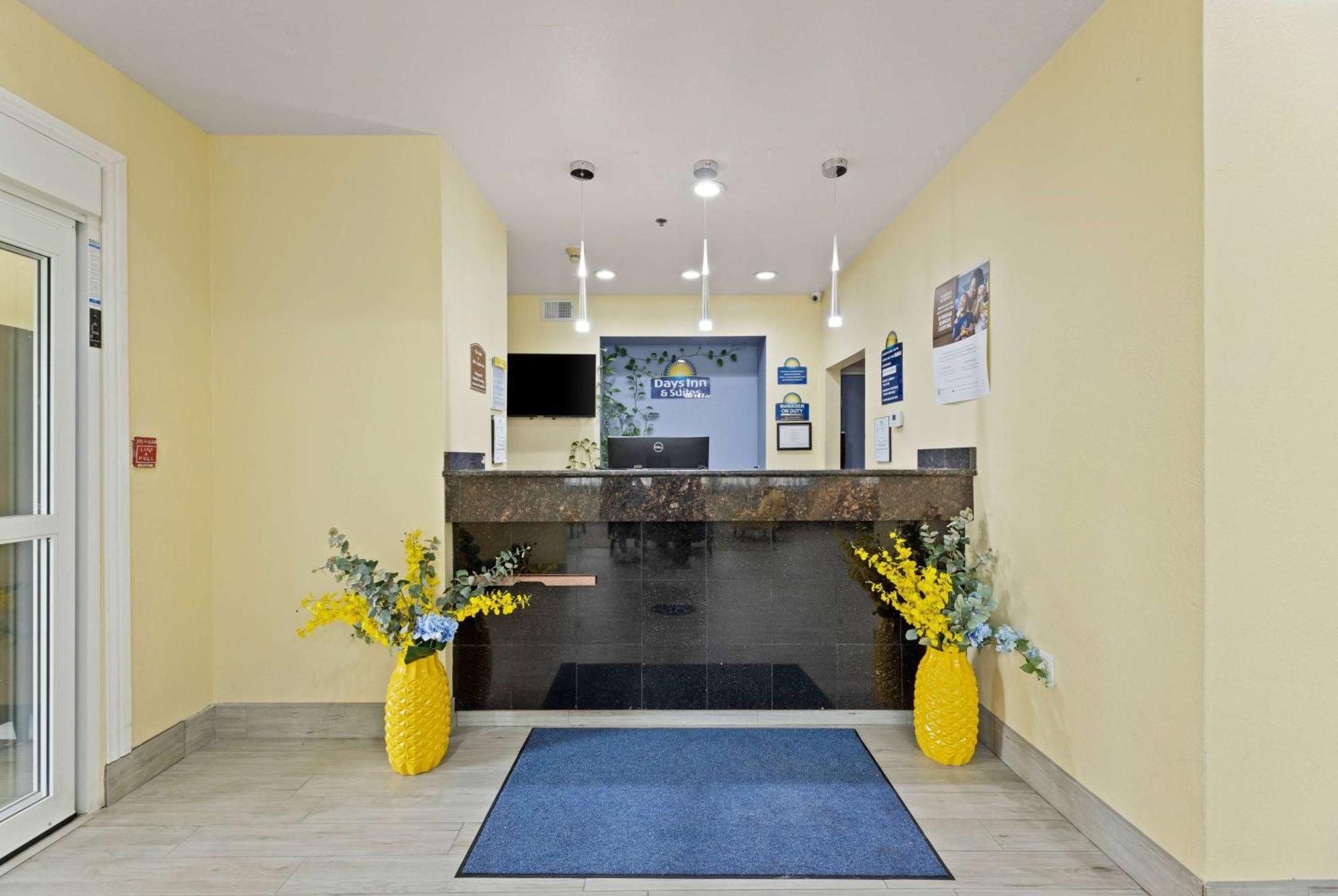 Days Inn & Suites By Wyndham Dfw Airport South-Euless Dış mekan fotoğraf